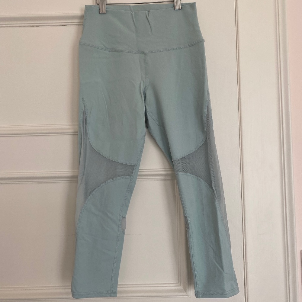 Alo Yoga High Waist Coast Capri in Cloud